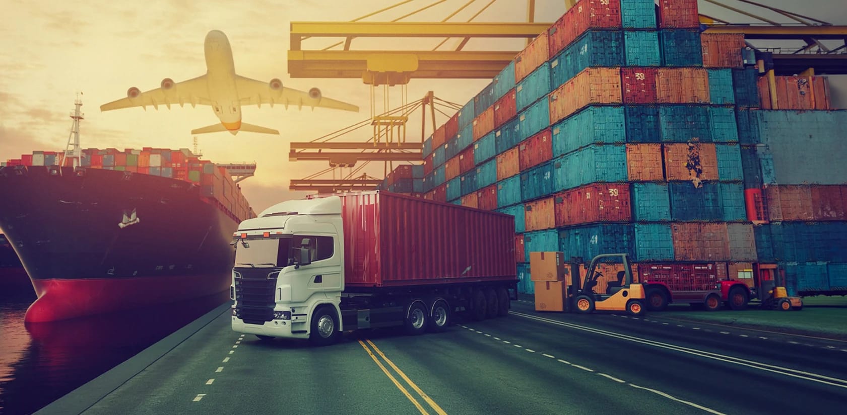 Operação logística intermodal com navio, avião e caminhão